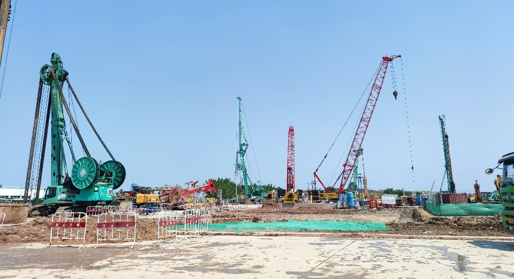 金泰抓钻铣设备马力全开，汇战“羊城花冠”白云机场T3航站楼